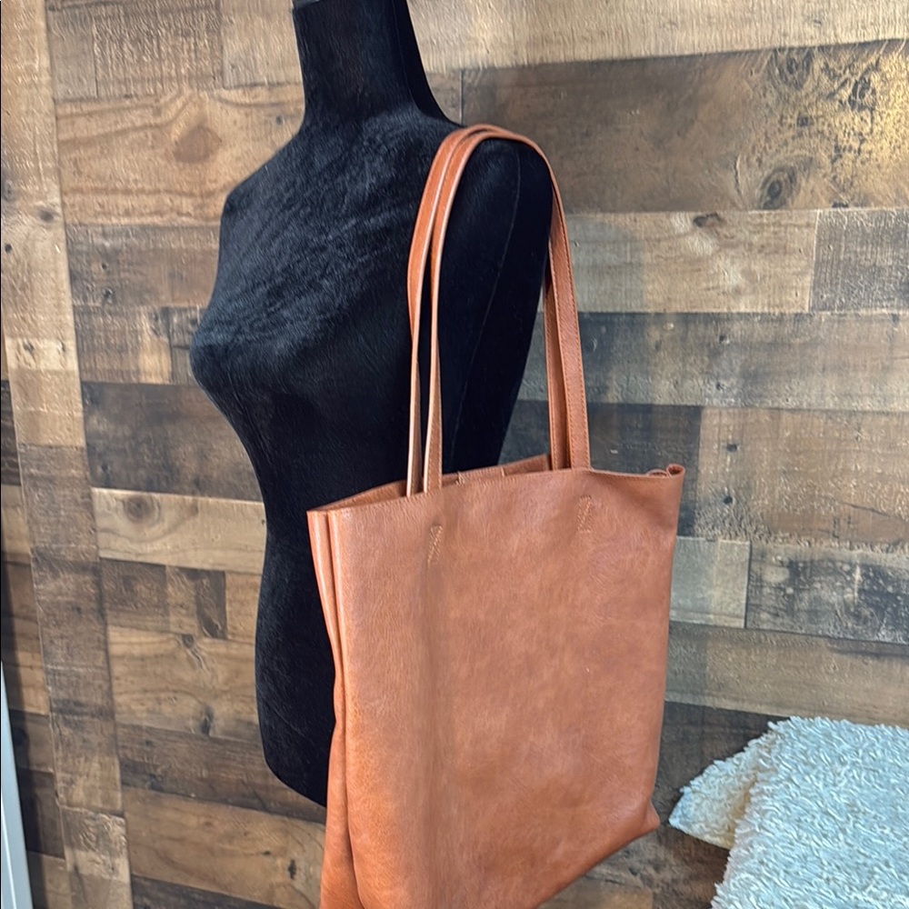 Elegant Tan Leather Tote Bag